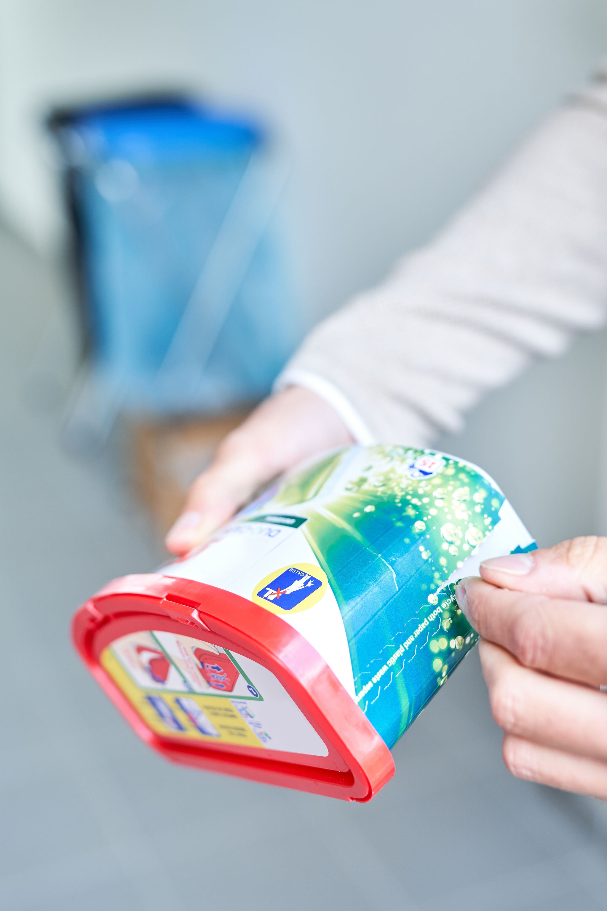 kartonnen wikkel verwijderen van plastic potten